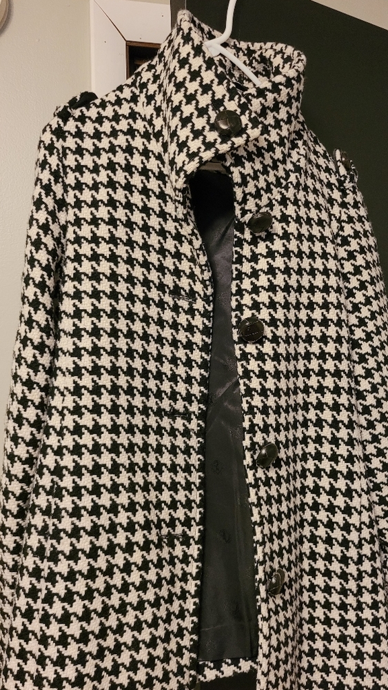 Black and White hounds-tooth pea coat